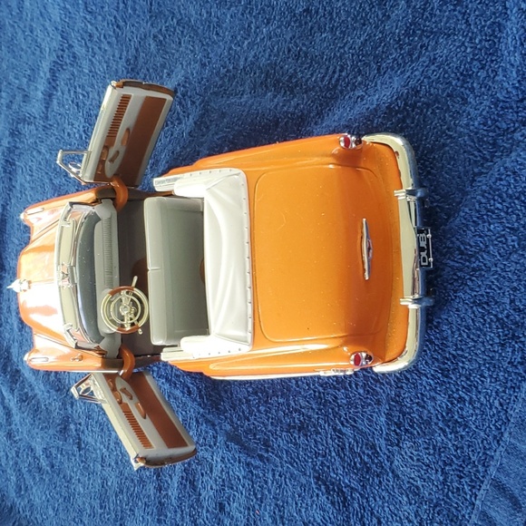 Dub City Die Cast Metal 1953 convertible Chevy Bel Air - Picture 3 of 3